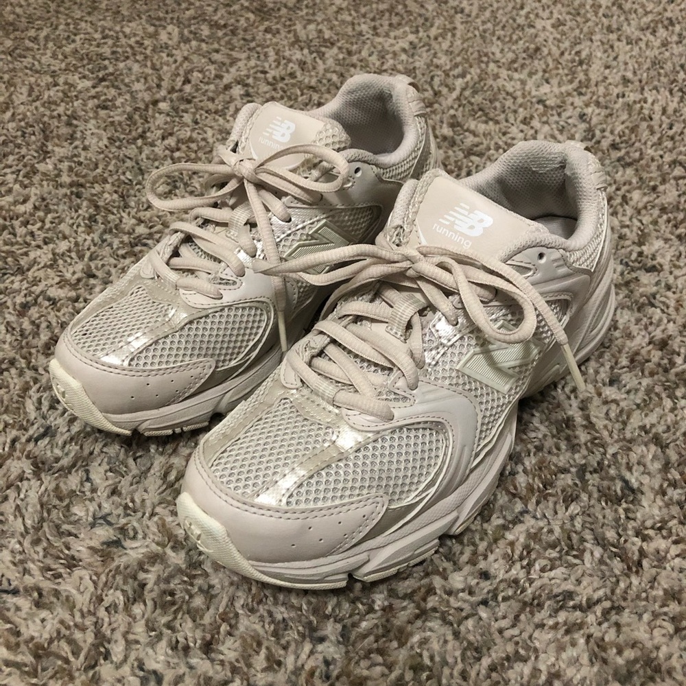 (SOLD)New Balance 530 pearl cream sneakers